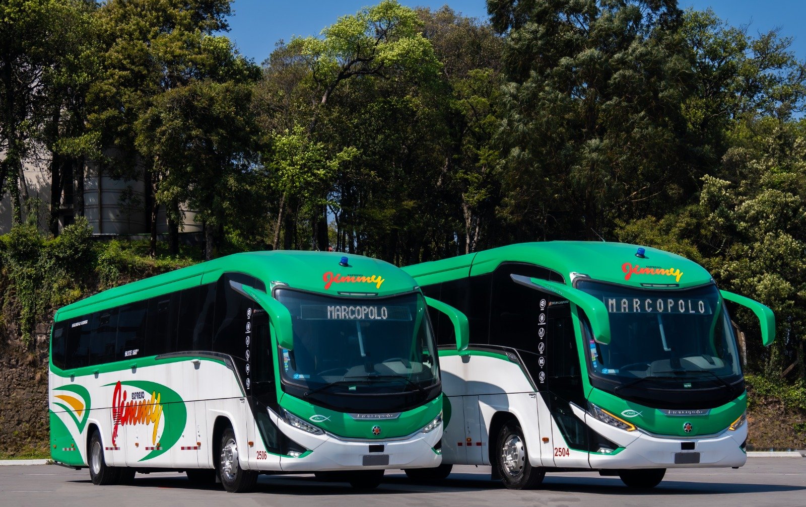 Dos buses de Expreso Jimmy, vista frontal de nuestra flota